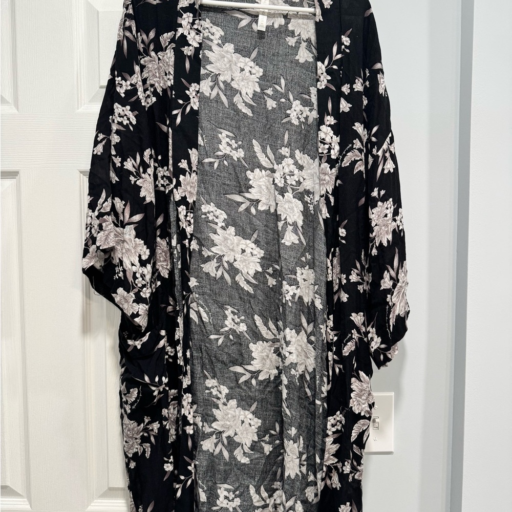 Spiritual Gangster Black White Floral Kimono One Size - Picture 3 of 5